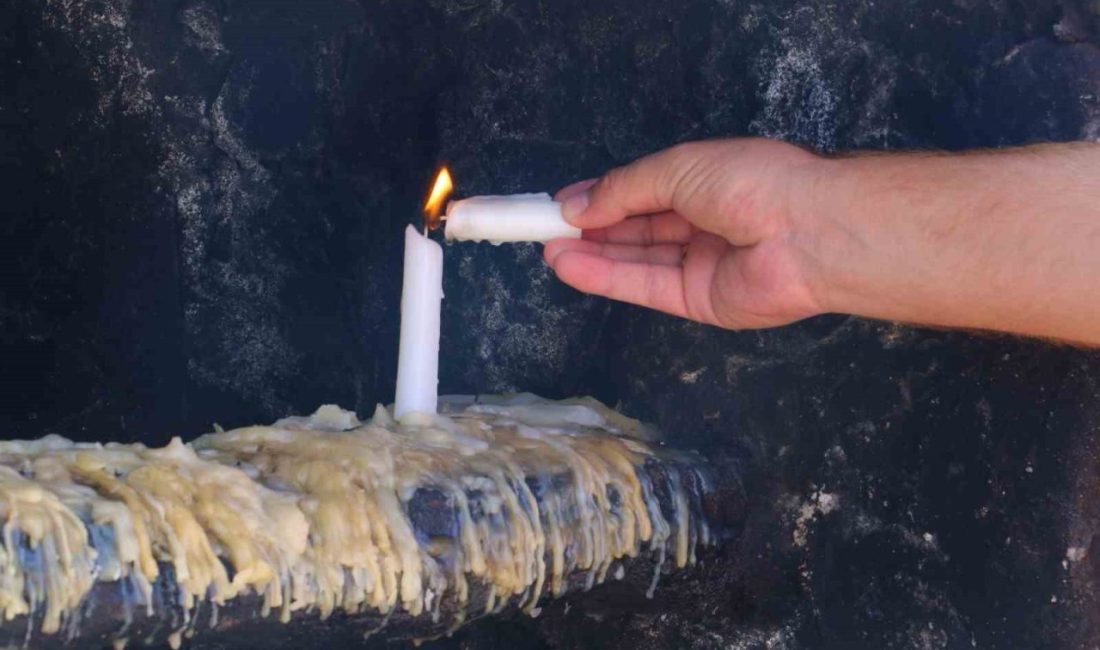 Ankara’da Hüseyingazi Alevi Bektaşi Cemevi Derneği tarafından aşure günü etkinliği