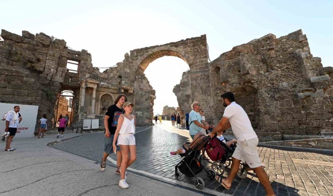 Antalya tüm zamanların günlük turist rekorunu kırdı Antalya, turizmde yeni bir rekora imza attı. Kültür ve Turizm
