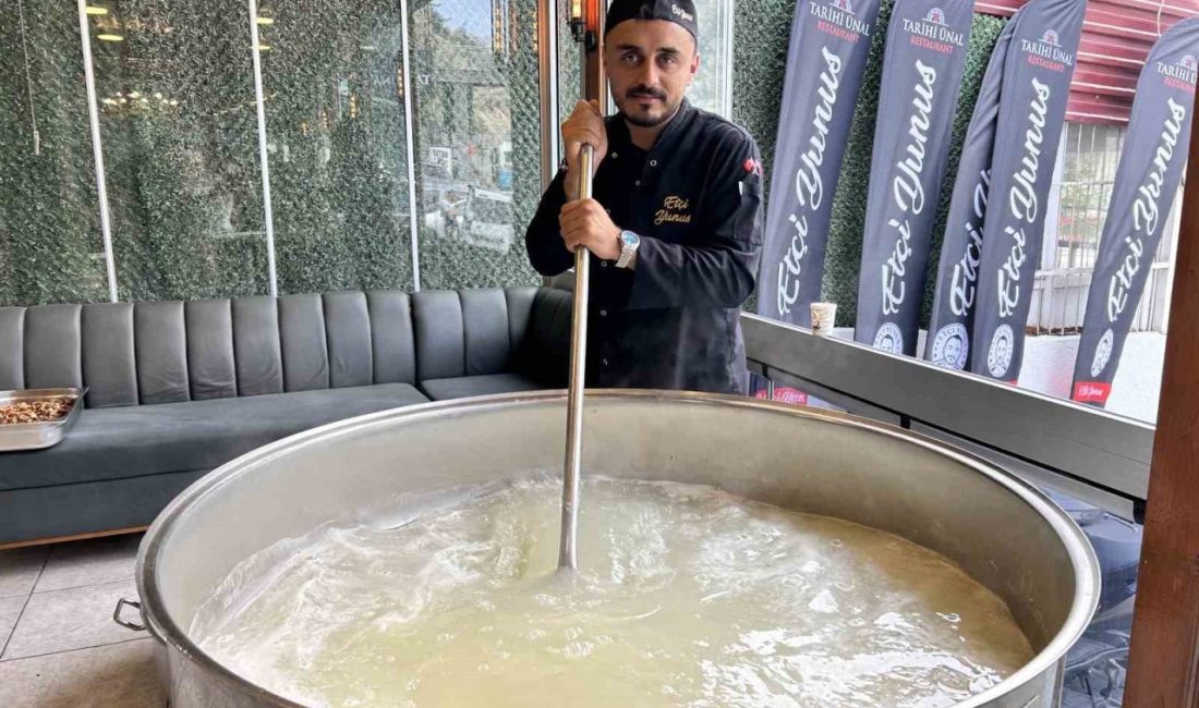 Asırlardır süren geleneği devam ettiren esnaf 5 bin kişiye aşure dağıttı Hatay’ın Belen ilçesinde esnaf Yunus Emre Cömert, asırlardır süre gelen