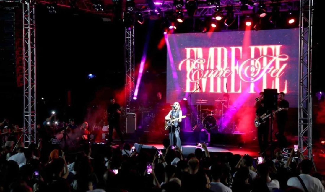 Bafra’da Emre Fel konseri Samsun’un Bafra ilçesinde, yeni Anadolu müziğinin sevilen ismi Emre Fel