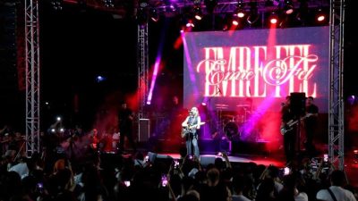 Samsun’un Bafra ilçesinde, yeni Anadolu müziğinin sevilen ismi Emre Fel