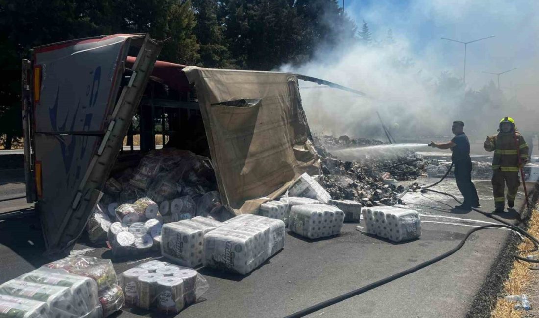 Balıkesir’de trafik kazası sonrası yanan tır, ot yangını çıkardı: 1 yaralı Balıkesir’de İstanbul istikametinden gelen market malzemesi yüklü tırın tek taraflı