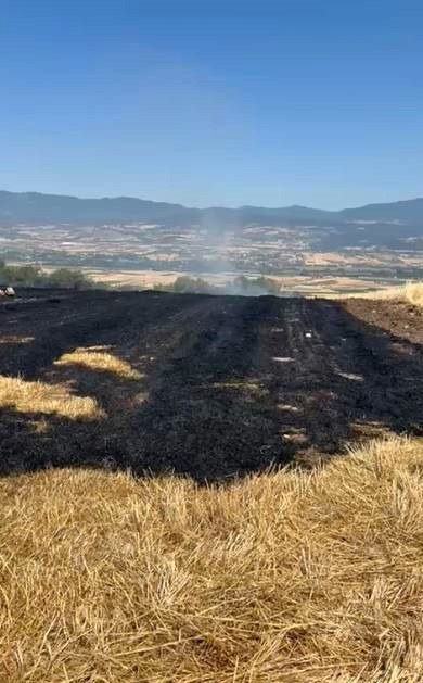 Bolu’da korkutan anız yangını, evlere sıçramadan söndürüldü Bolu’nun Saraycık köyünde kuru otların bulunduğu alanda anız yangını çıktı.