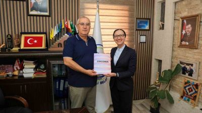 Denizli’nin Çameli Belediye Başkanı Cengiz Arslan, diş cerrahisi alanında “Fellowship