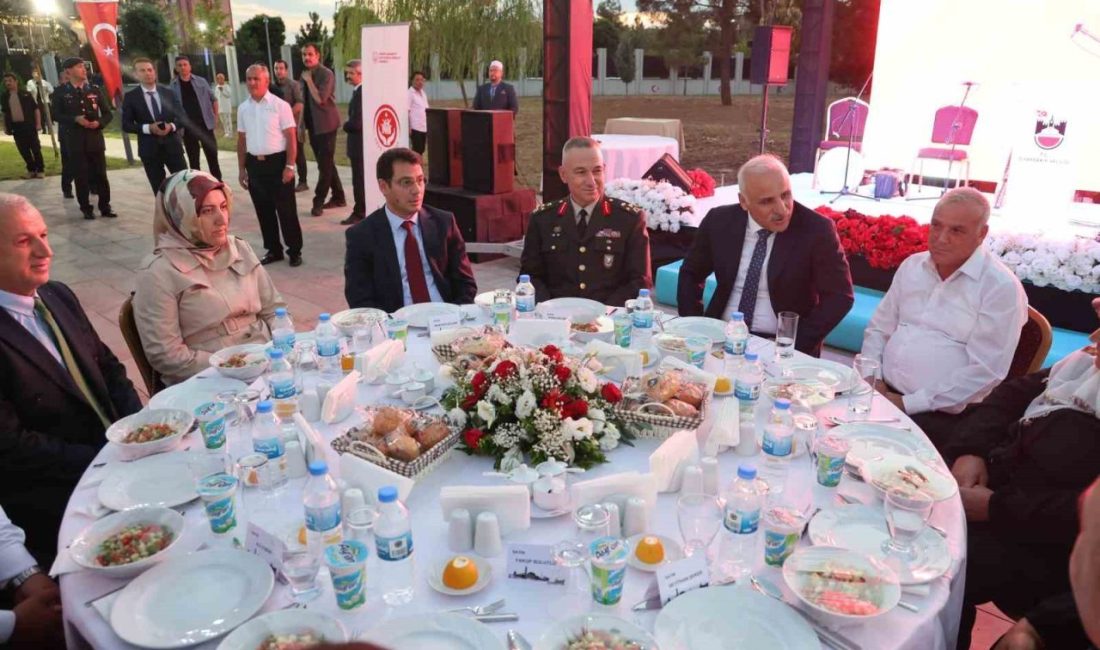 Diyarbakır Valisi Zorluoğlu, şehit yakınları ve gazilerle bir araya geldi Diyarbakır’da 15 Temmuz Demokrasi ve Milli Birlik Günü dolayısıyla çeşitli