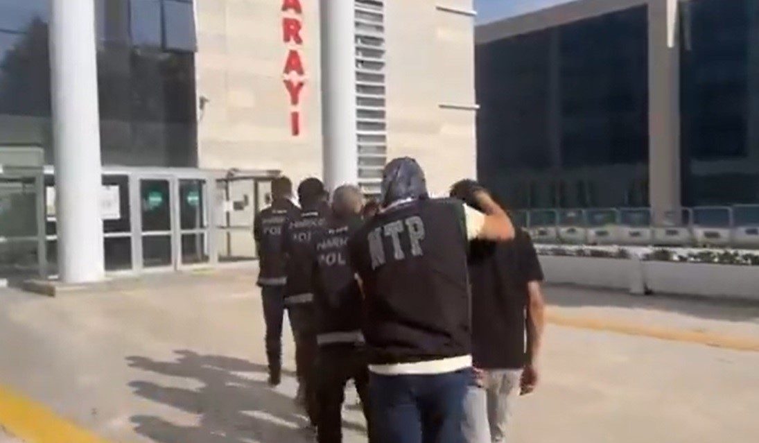 Elazığ’da uyuşturucu operasyonu: 10 tutuklama Elazığ’da polis ekipleri tarafından uyuşturucuyla mücadele çerçevesinde yapılan operasyonda gözaltına