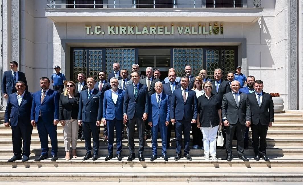 Enerji ve Tabii Kaynaklar Bakanı Bayraktar’dan Kırklareli’ne ziyaret Enerji ve Tabii Kaynaklar Bakanı Alparslan Bayraktar, Kırklareli’nde ziyaretlerde bulundu.