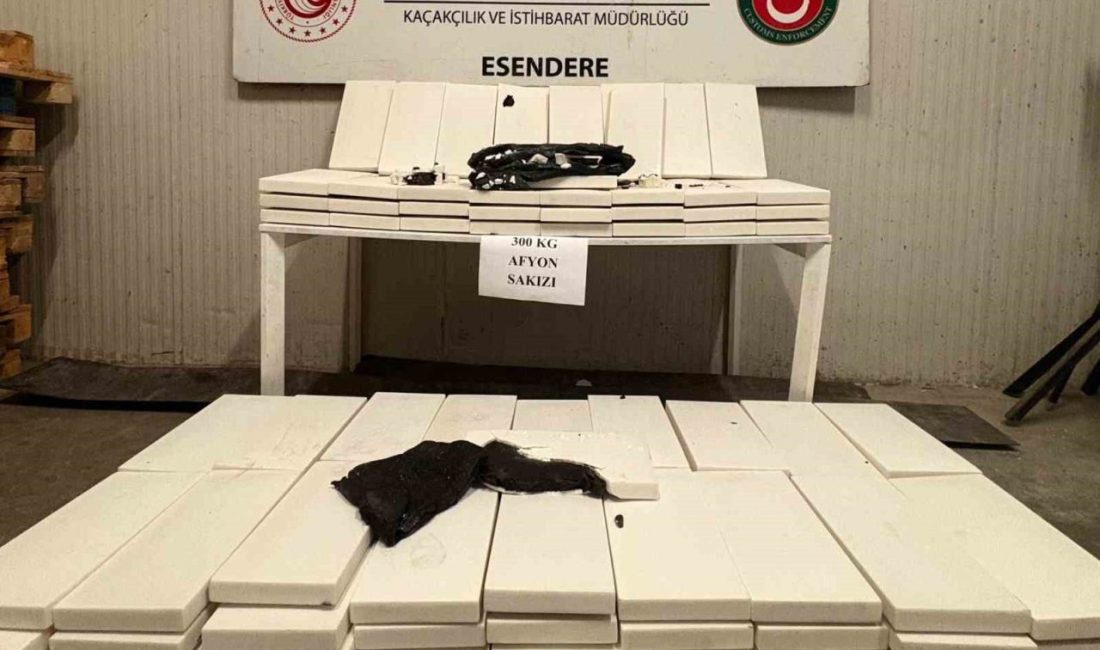 Esendere Gümrük Kapısı’nda 300 kilogram afyon sakızı ele geçirildi Hakkari’nin Yüksekova Esendere Gümrük Kapısında bir tırda yapılan aramada 300