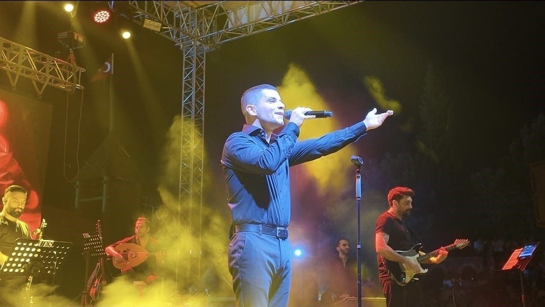 Gediz’de Bilal Sonses coşkusu Kütahya’nın Gediz ilçesinde bu yıl 21’incisi düzenlenen Geleneksel Tarhana Festivali’nin