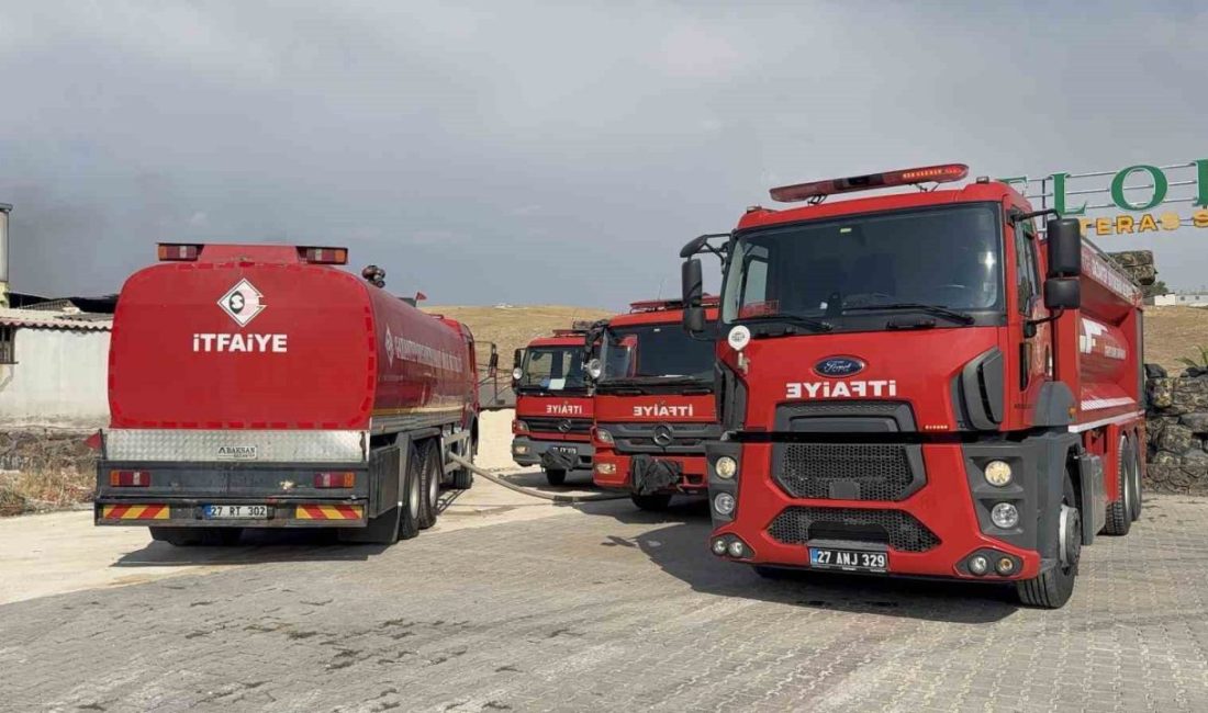 Gaziantep’te geri dönüşüm fabrikasında çıkan yangın, itfaiye ekiplerinin müdahalesiyle 3