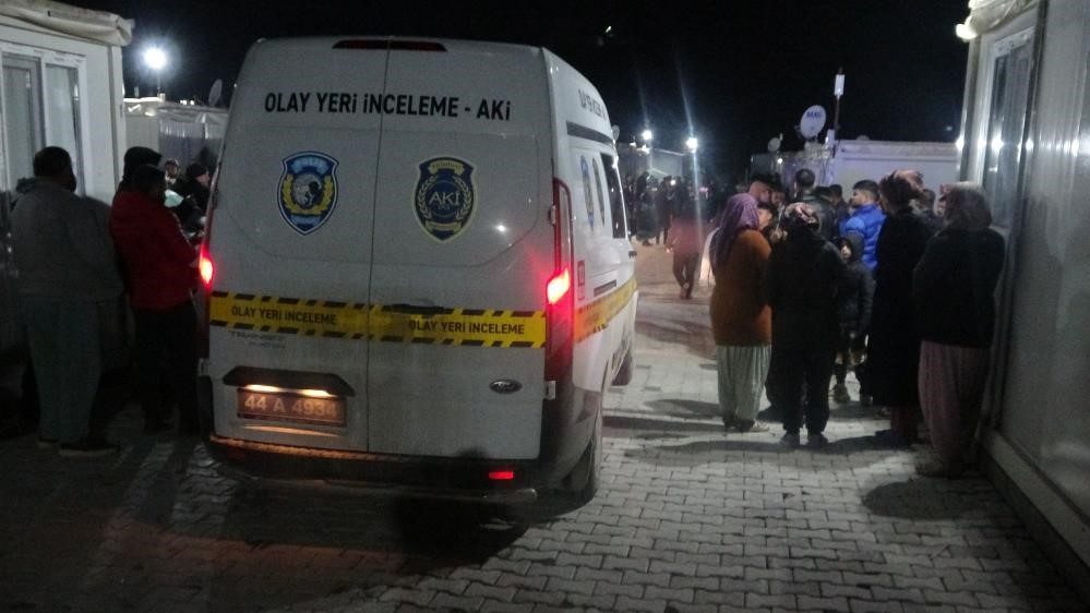 MALATYA (İHA) – Malatya’da husumetlilerin silahlı kavgasında 1 kişi yaralandı.