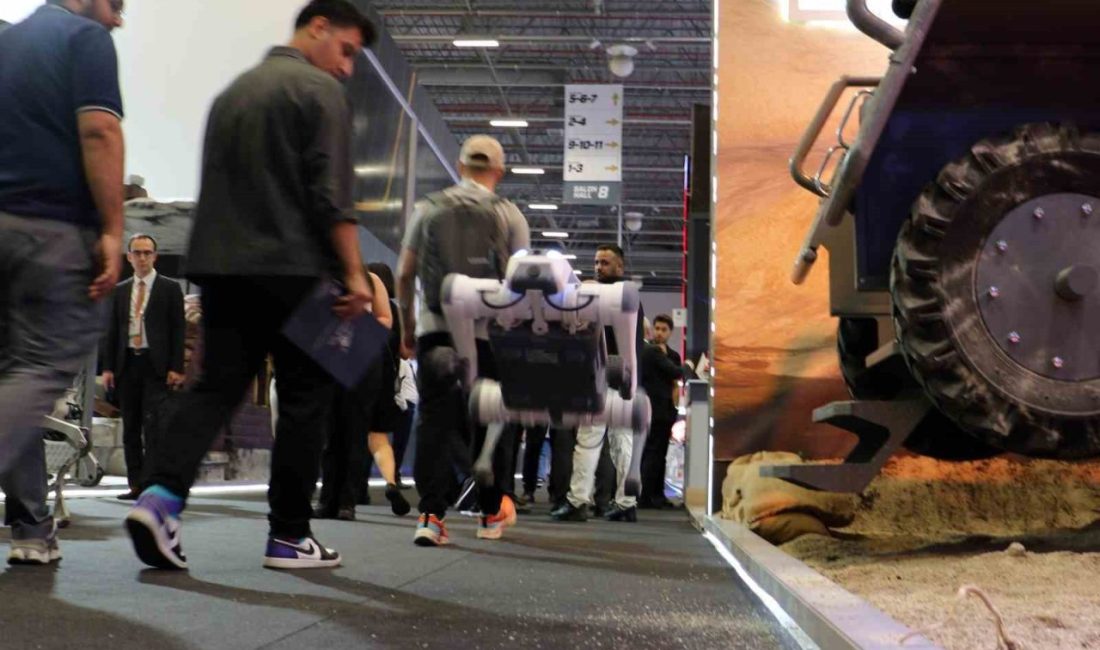 IDEF’te sergilenen zıplayan, takla atan ve selam veren robot köpekler ilgi görüyor IDEF’te sergilenen dört ayaklı insansız kara aracı olan robot köpekler,