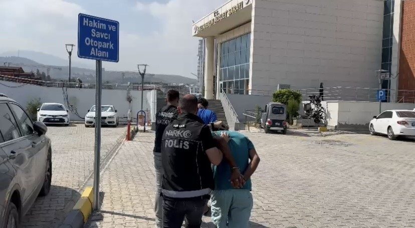 Hatay’ın İskenderun ilçesinde düzenlenen uyuşturucu operasyonunda yakalanan 4 şüpheli tutuklandı.