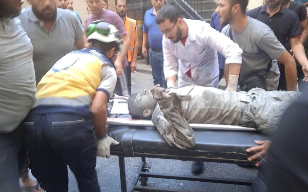 İsrail’in Şam’a düzenlediği saldırıda yaralılara müdahale anları ortaya çıktı İsrail’in Suriye’nin başkenti Şam’a düzenlediği saldırılarda, yaralananlara müdahale anları ortaya