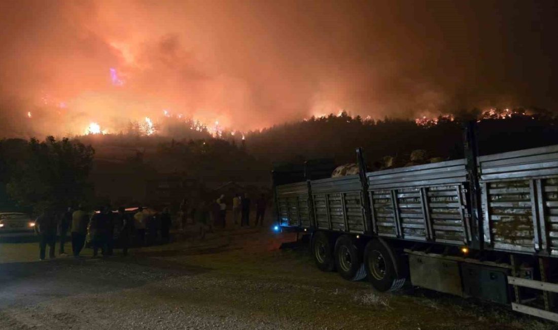 Karabük’teki yangın Ankara karayoluna indi Karabük’te 4 gündür devam eden orman yangını karayoluna yaklaştı. Karabük-Ankara