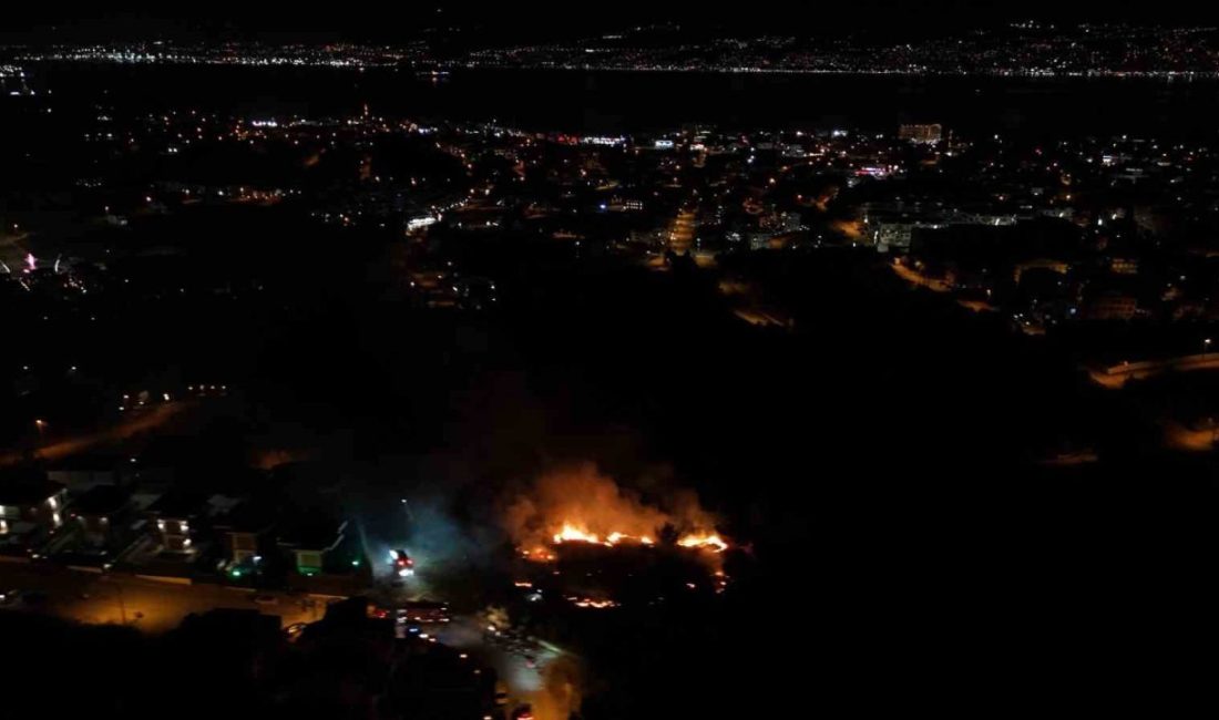 Kocaeli Başiskele’de çalılık alanda çıkan yangın geceyi aydınlattı Kocaeli’nin Başiskele ilçesinde gece saatlerinde yerleşim yerlerine yakın noktada çıkan