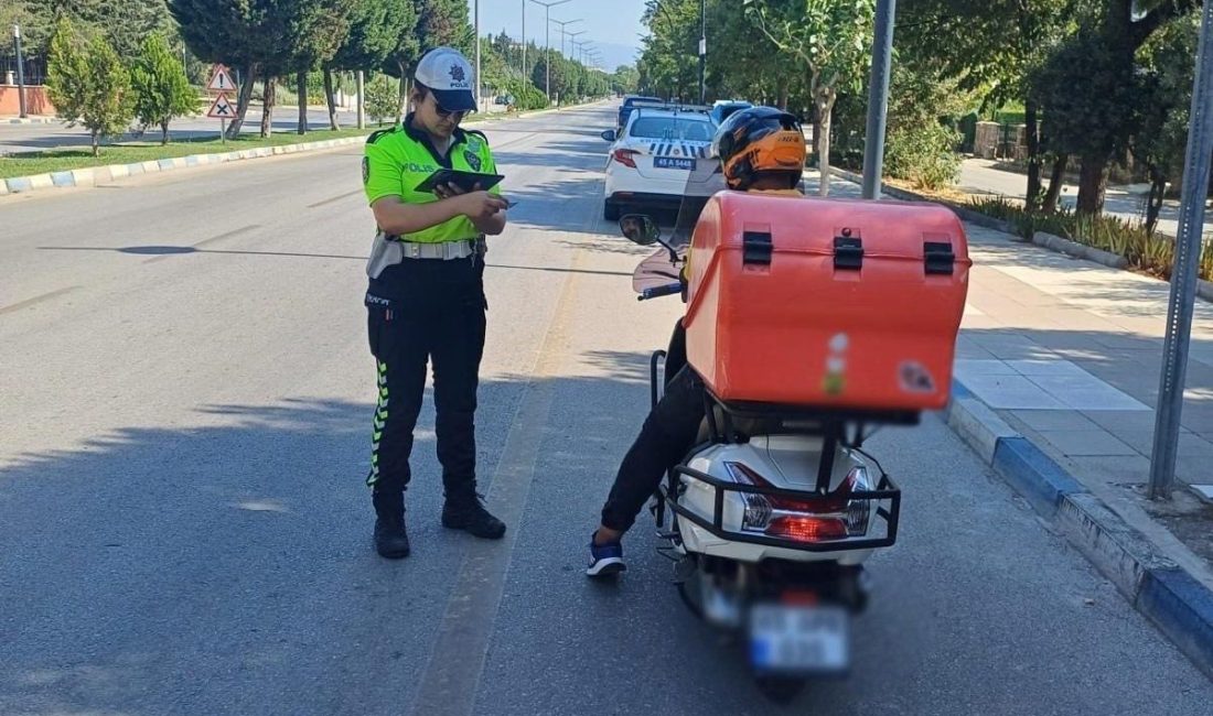 Manisa’da motosiklet denetiminde 3 milyon lirayı aşkın ceza kesildi Manisa il genelinde yapılan motosiklet denetimlerinde kusurlu görülen 953 sürücüye