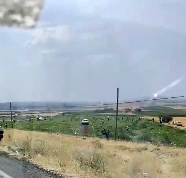 Mardin’de karpuz tarlası sahibi karşılaştığı görüntü karşısında şoke oldu Mardin’in Mazıdağı ilçesinde karpuz ekili tarla sahibi, tarlasında karpuz toplayan