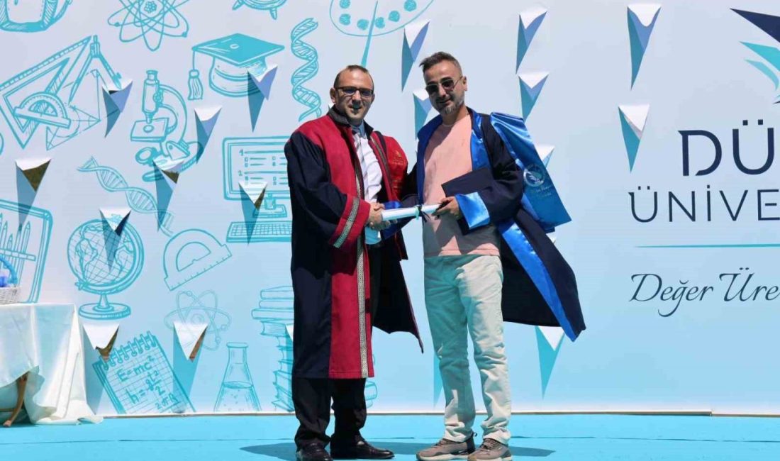 Mezun oldular kep fırlattılar Düzce Üniversitesi tarafından düzenlenen 2024-2025 Akademik Yılı mezuniyet törenlerinin 4.