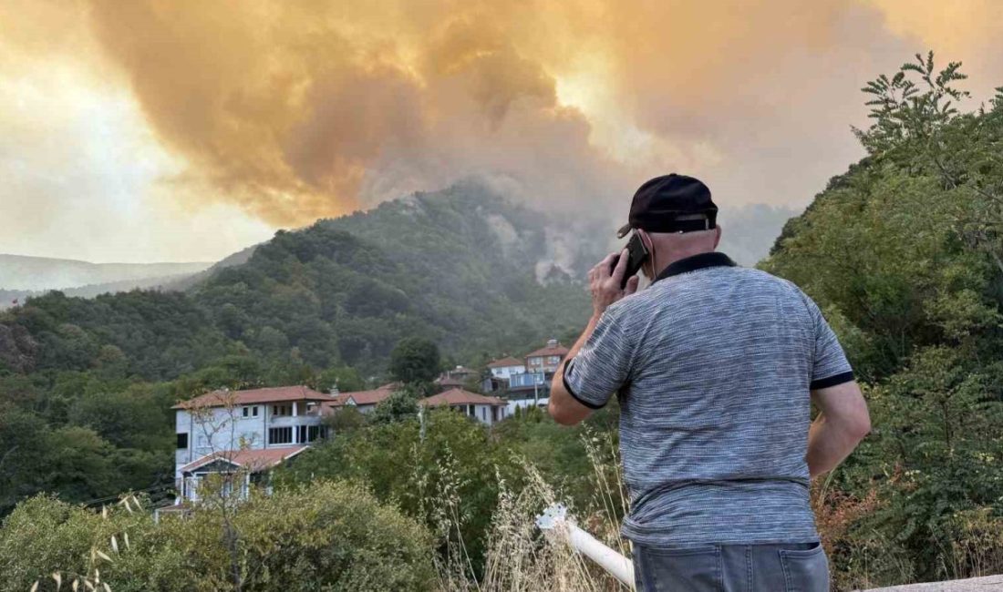 Sakarya’da alevlere müdahale sürüyor: Nuruosmaniye Mahallesi boşaltıldı Sakarya’nın Geyve ilçesinde çıkan orman yangınına müdahale sürerken, alevlerin yaklaştığı