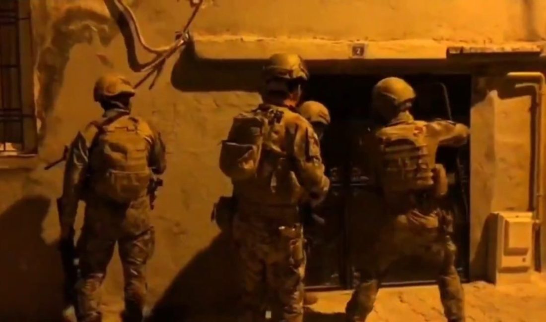 Şanlıurfa’da uyuşturucu satıcılarına yönelik düzenlenen operasyonda gözaltına alınan 20 şüpheliden