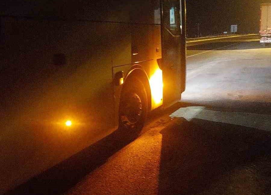 Sivas’ta otoyolda otobüsün çarptığı yaya hayatını kaybetti Sivas’ın Koyulhisar ilçesinde otoyoldan karşıya geçmeye çalışan yaya, yolcu otobüsünün