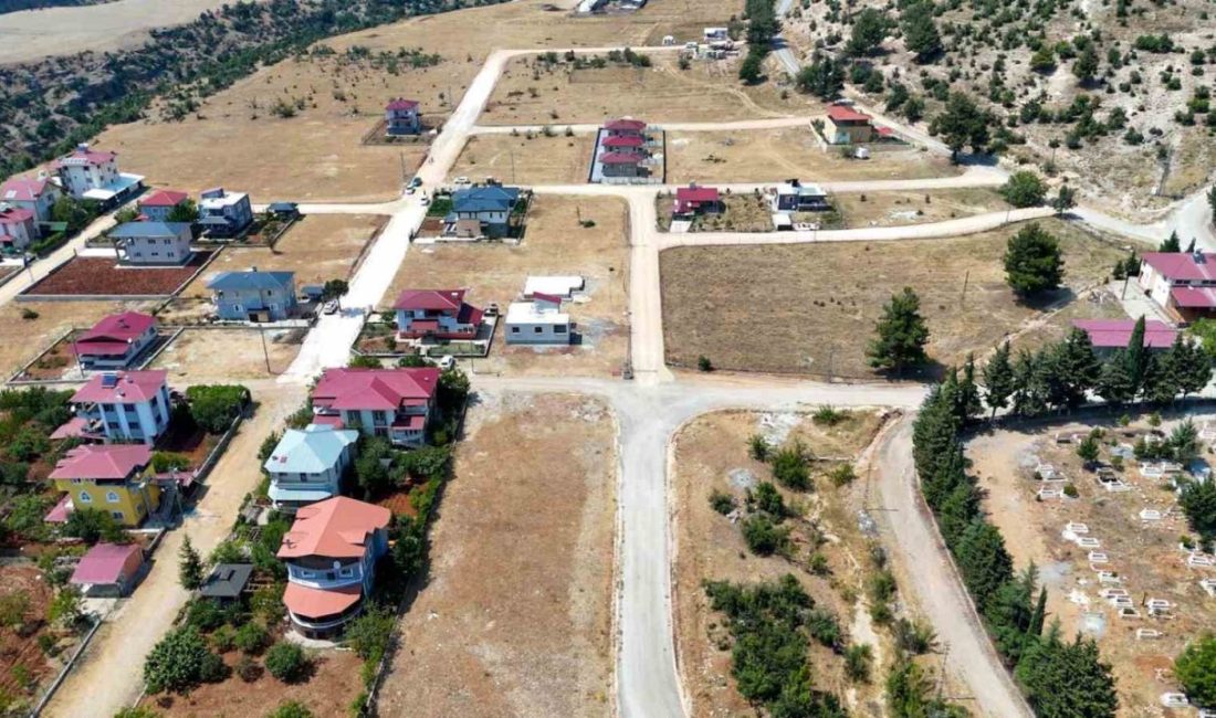 Tarsus Belediyesi, Kahraman Gülek Mahallesi’nde gerçekleştirdiği yol bakım ve iyileştirme