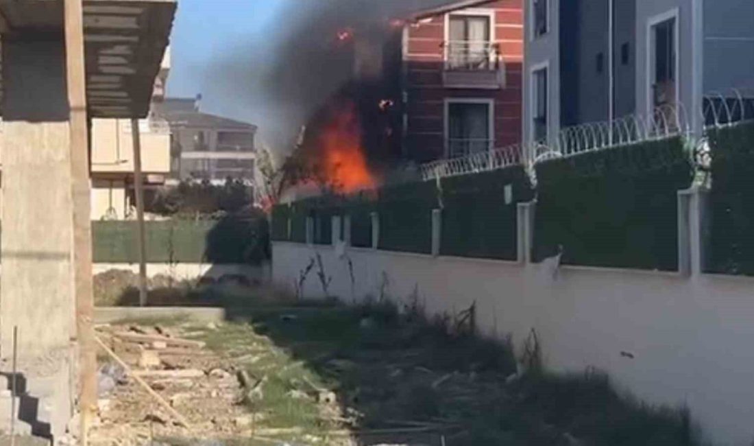 Tekirdağ’da ev yangını paniğe neden oldu Tekirdağ’ın Marmaraereğlisi ilçesinde bir evin çatısında çıkan yangın, rüzgarın etkisiyle