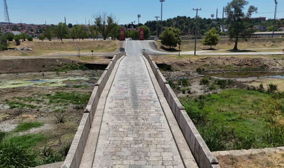 Edirne’de neredeyse tamamen kuruyan Tunca Nehri’nde su akışı durdu, kötü