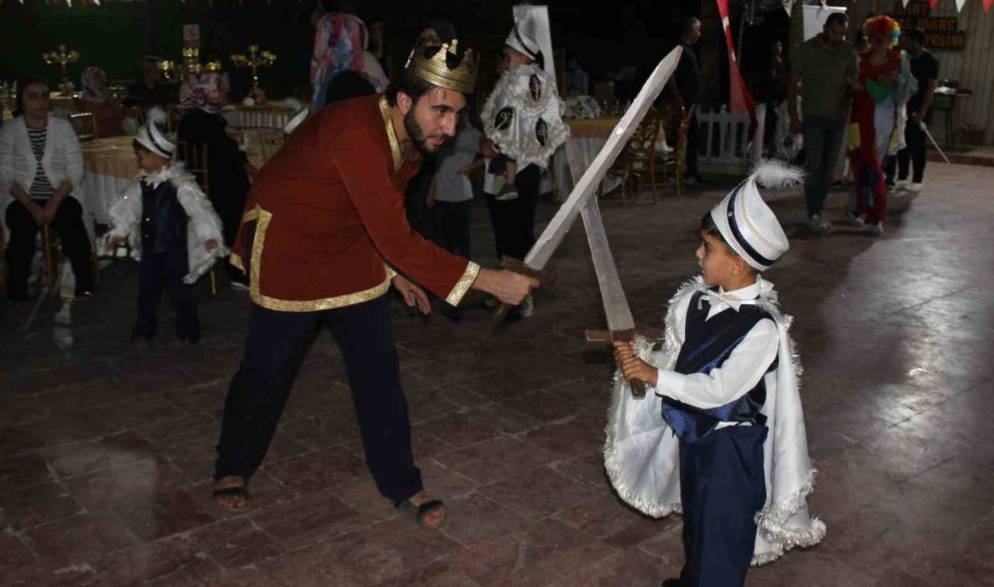Vakıflar Genel Müdürlüğü’nden Siirt’te geleneksel sünnet şöleni Vakıflar Genel Müdürlüğü tarafından Siirt’te düzenlenen Geleneksel Sünnet Şöleni kapsamında