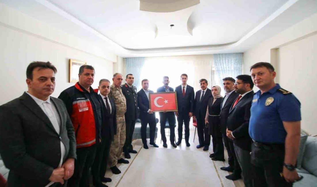 Vali Aydoğdu, Gazi Çatma’yı evinde ziyaret etti Erzincan Valisi Hamza Aydoğdu; Erzincan Belediye Başkanı Bekir Aksun, 3.