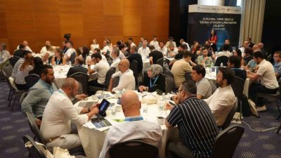 Kocaeli’de düzenlenen çalıştayda, yapay zekanın karar alma süreçlerinden veri güvenliğine,