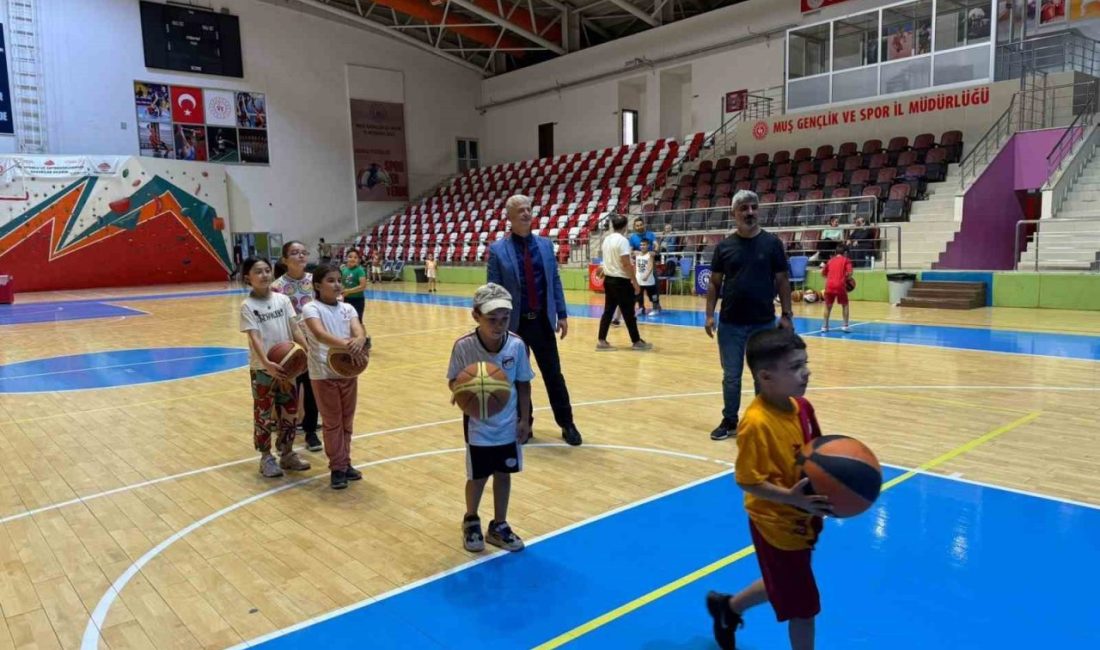 Yusuf Kılıç: “Gençlerimizin sporla buluşması bizim en büyük gücümüz” Yaz Spor Okulları ve yüzme kurslarını ziyaret ederek gençlerle bir