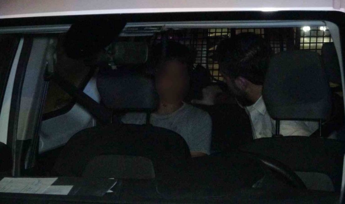 Adıyaman’da 12 yaşındaki çocuk annesini kurtarmak için babasını bıçakladı Adıyaman’da 12 yaşındaki çocuk, annesine şiddet uyguladığını iddia ettiği babasını