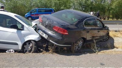 Ağrı İl Sağlık Müdürlüğü’ne ait makam aracı, Patnos dönüşünde kaza