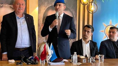 İzmir’in Karabağlar ilçesinde AK Parti İlçe Başkanlığı tarafından şehit aileleri