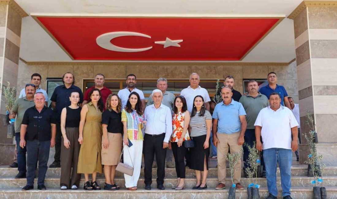 Aksulu üreticilere Çiftçi Kart Çipleri teslim edildi Antalya Büyükşehir Belediyesi, zirai ilaç ambalaj atıklarını azaltmak amacıyla hayata