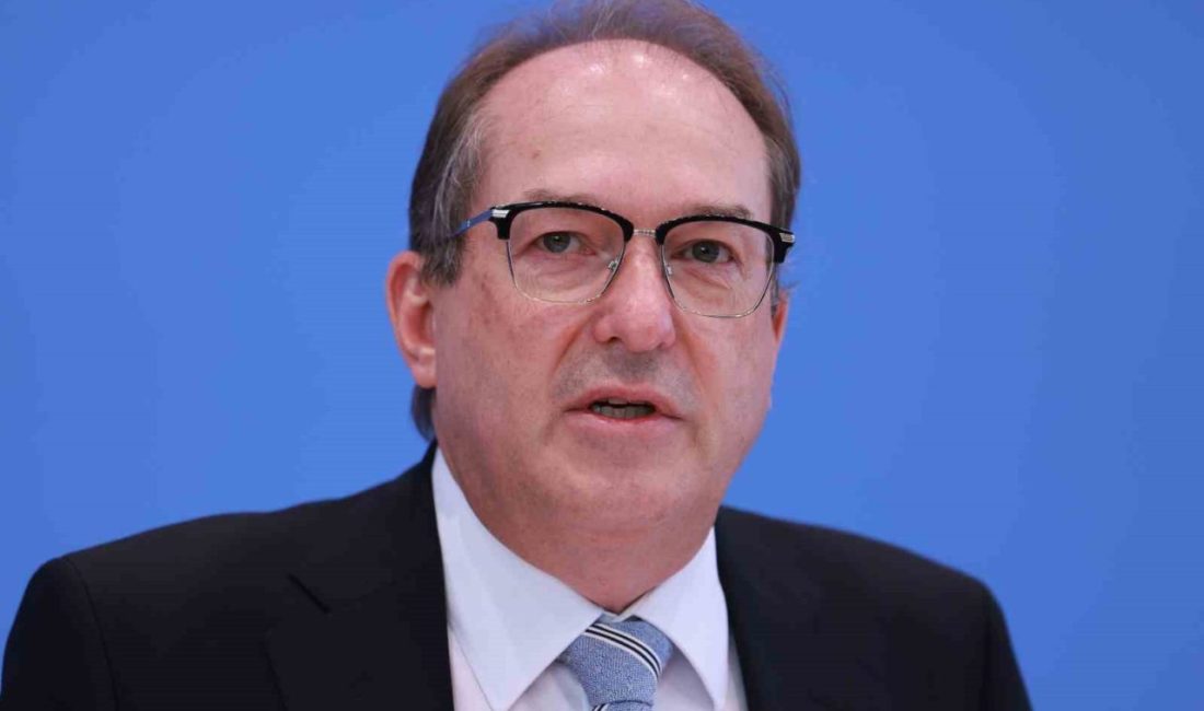 Almanya İçişleri Bakanı Alexander Dobrindt, geçtiğimiz yıl 14 yaşın altındaki
