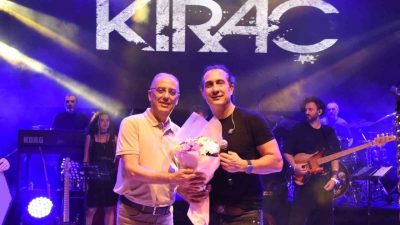 Hatay’da Antakya Belediyesi ev sahipliğinde düzenlenen Kıraç konserinde vatandaşlar unutulmaz