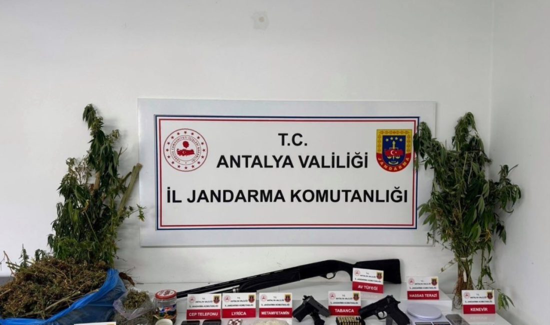 Antalya’da uyuşturucu operasyonu Antalya’da jandarma tarafından yapılan çalışmalarda çok miktarda uyuşturucu ele geçirildi.