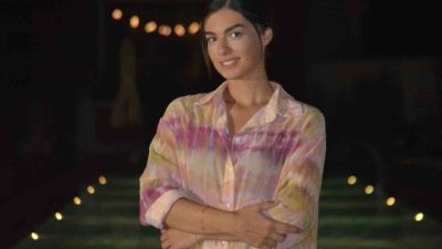 Arnavut asıllı İngiliz fotomodel Klaudia Tafa, gönlünü Balıkesir’in Ayvalık ilçesinde