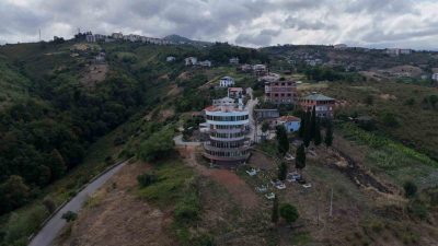 Trabzon’un Akçaabat ilçesi Söğütlü Mahallesi’nde kapanan belde belediyesi tarafından sosyal