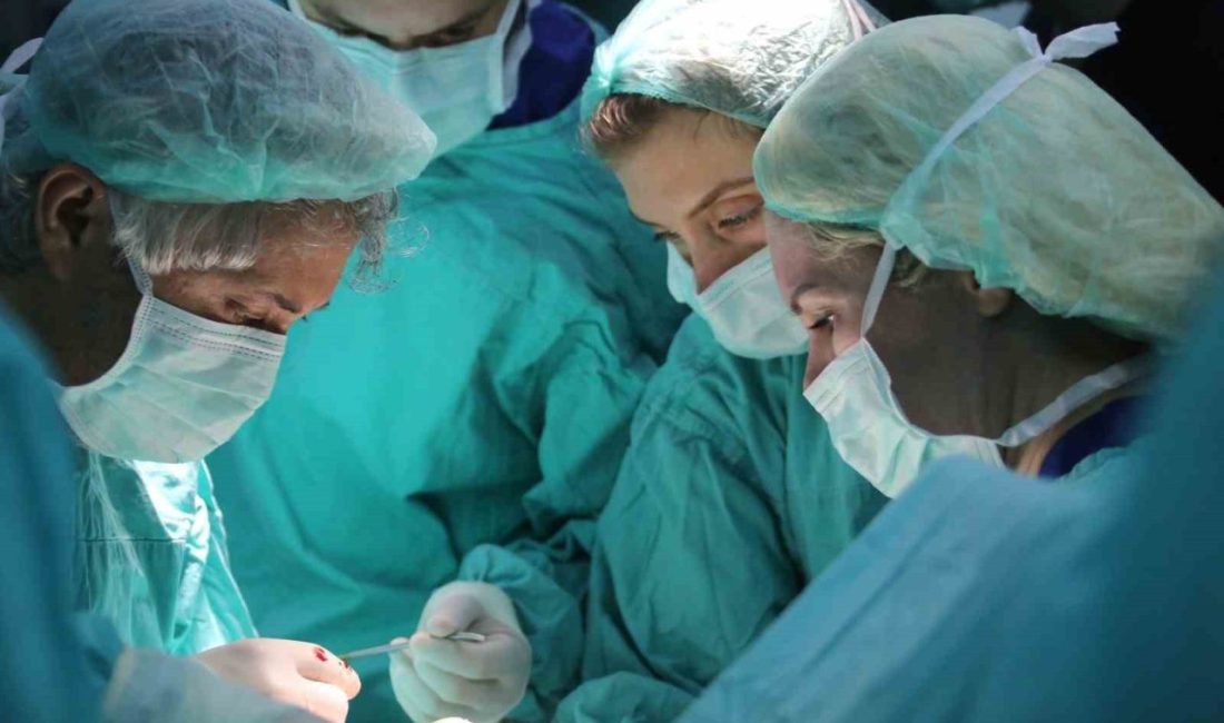 AÜ’de dünyanın ilk rahim naklinden sonra şimdi de akciğer nakli İlkleriyle dünya tıp tarihine geçen Akdeniz Üniversitesi Organ Nakli Merkezi,