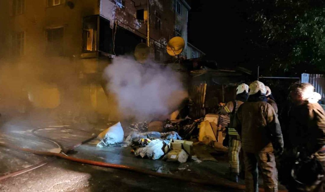 Avcılar’da bir çorap atölyesinde başlayan yangın, kumaş ve ipliklerin alev