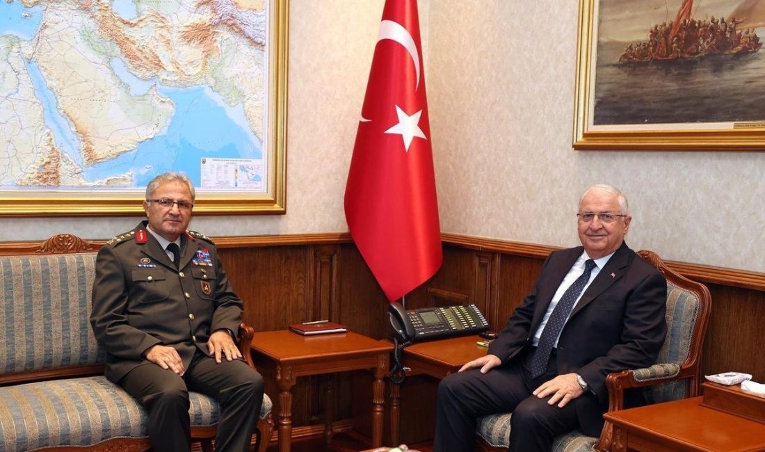 Bakan Güler, Kara Kuvvetleri Komutanlığına atanan Tokel’i kabul etti Milli Savunma Bakanı Yaşar Güler, Kara Kuvvetleri Komutanı olarak atanan