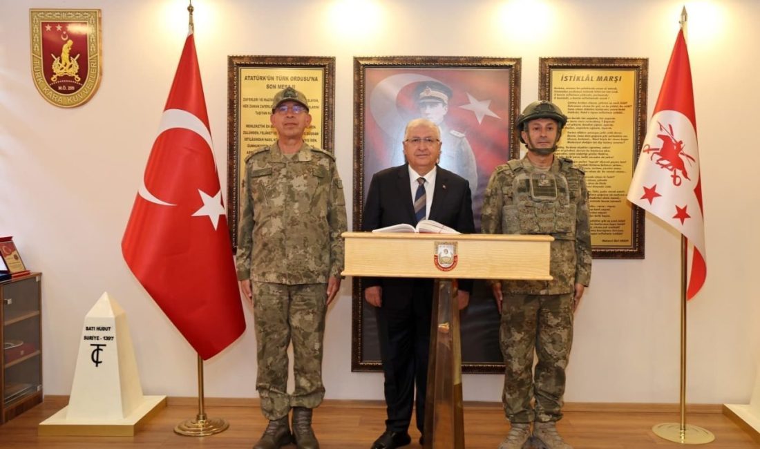 Bakan Güler’den Şırnak’a ziyaret Milli Savunma Bakanı Yaşar Güler, inceleme ve denetlemelerde bulunmak üzere