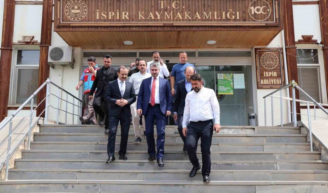 Bakan Yardımcısı Tarıkdaroğlu’ndan İspir’e sosyal hizmet odaklı ziyaret Aile ve Sosyal Hizmetler Bakan Yardımcısı Zafer Tarıkdaroğlu, Erzurum’un İspir