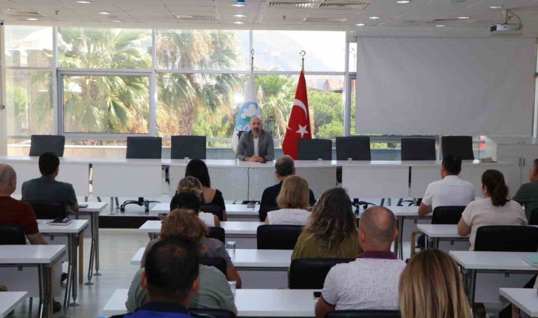 Söke Belediye Başkanı Dr. Mustafa İberya Arıkan, belediye bürokratlarıyla bir