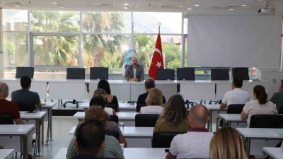 Söke Belediye Başkanı Dr. Mustafa İberya Arıkan, belediye bürokratlarıyla bir