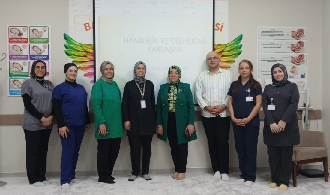 Bayburt Devlet Hastanesi gebe okulunda, gebelerin ağız ve diş sağlığını